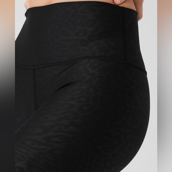 ALO Airlift High-Waist Leopard Debossed Legging🖤 - Picture 2 of 7